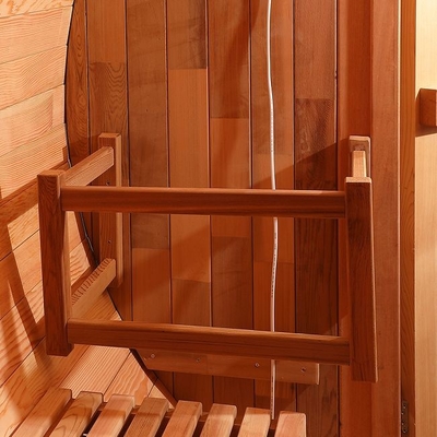 Sauna extérieur traditionnel en bois massif de cèdre rouge avec vue panoramique