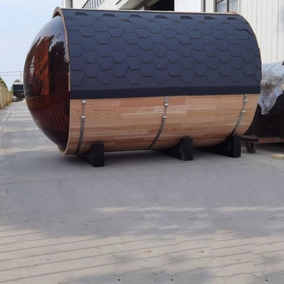 Sauna extérieur traditionnel en bois massif de cèdre rouge avec vue panoramique