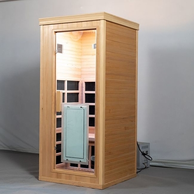 Personne infrarouge lointaine de la pièce une de sauna spectre en bois canadien de cigûe de plein