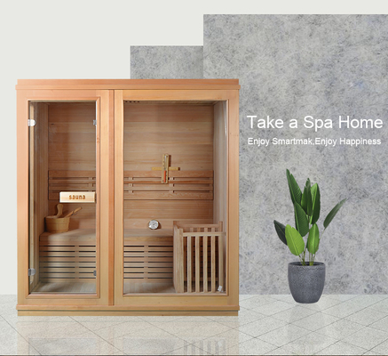 Sauna à vapeur traditionnelle à l'intérieur avec poêle et pierre