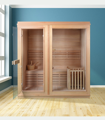 Sauna à vapeur traditionnelle à l'intérieur avec poêle et pierre