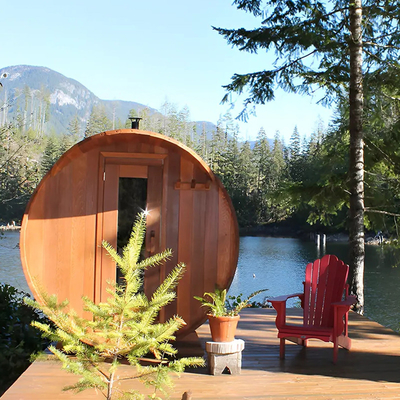 Jardin en bois massif vue panoramique Sauna extérieur en fût avec poêle à bois