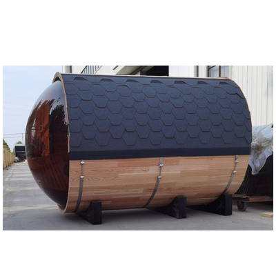 Sauna en fût extérieur avec fenêtre panoramique